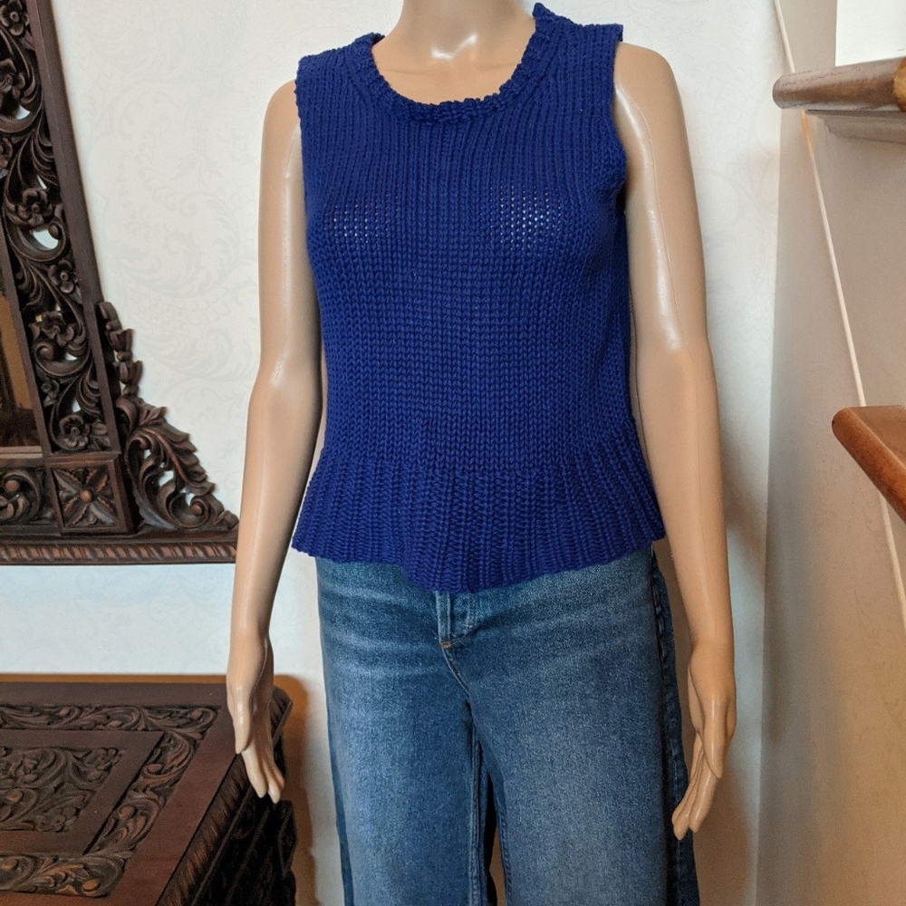 Sleeveless knit vest top